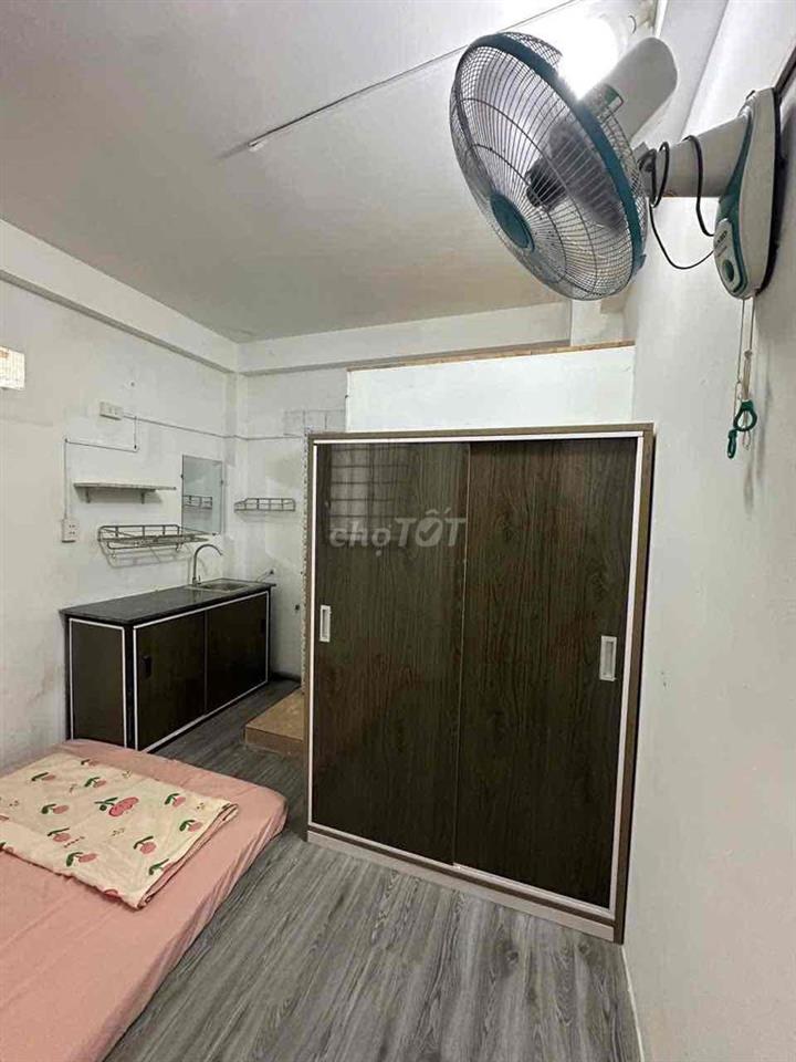 Phòng Sinh Viên Gần CVPM, Cách trường VOV 500m