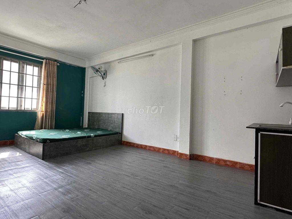 Phòng SV Gần ĐH Nguyễn Tất Thành,  Máy lạnh,