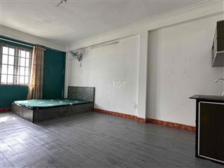 Q12 Gần ĐH Nguyễn Tất Thành,  Máy lạnh, Cửa sổ trời rộng 30m2