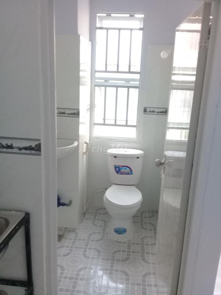 Chính chủ, phòng cực đẹp, 3 cửa sổ lớn, Dương Quảng Hàm, P5, GV, 20m2