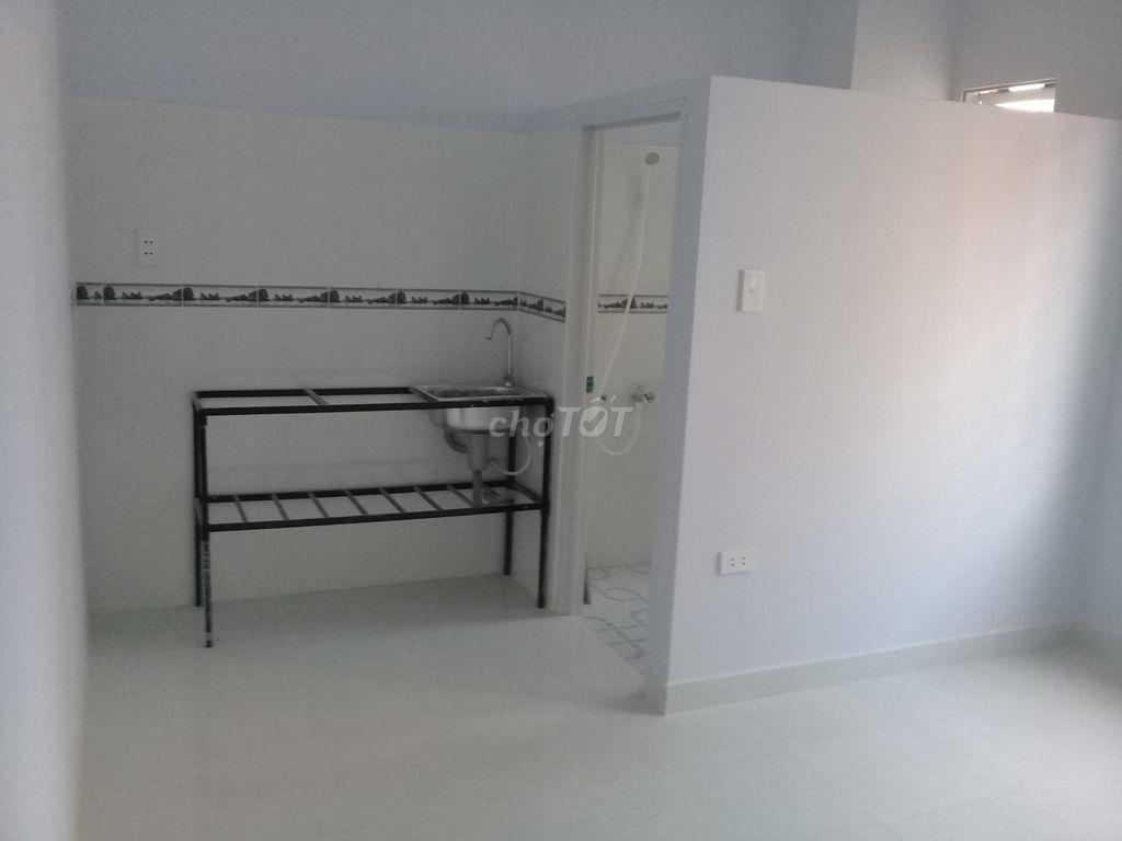 Chính chủ, phòng cực đẹp, 3 cửa sổ lớn, Dương Quảng Hàm, P5, GV, 20m2
