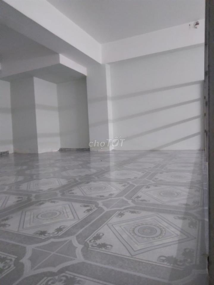 Chính chủ, phòng đẹp, thoáng mát, có cửa sổ lớn, 14m2 & gác rộng 6m2.