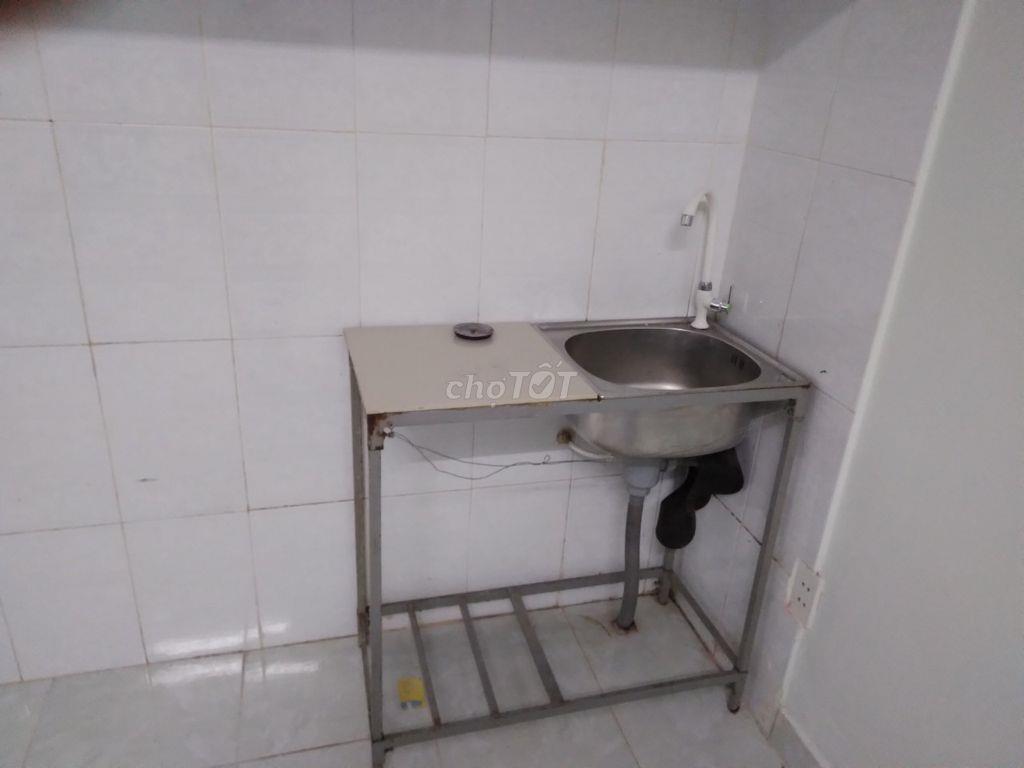 Chính chủ, phòng đẹp, thoáng mát, có cửa sổ lớn, 14m2 & gác rộng 6m2.