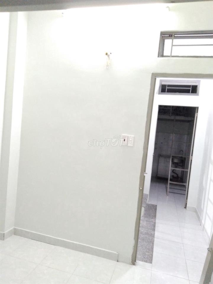 Chính chủ, phòng đẹp, thoáng mát, có cửa sổ lớn, 14m2 & gác rộng 6m2.