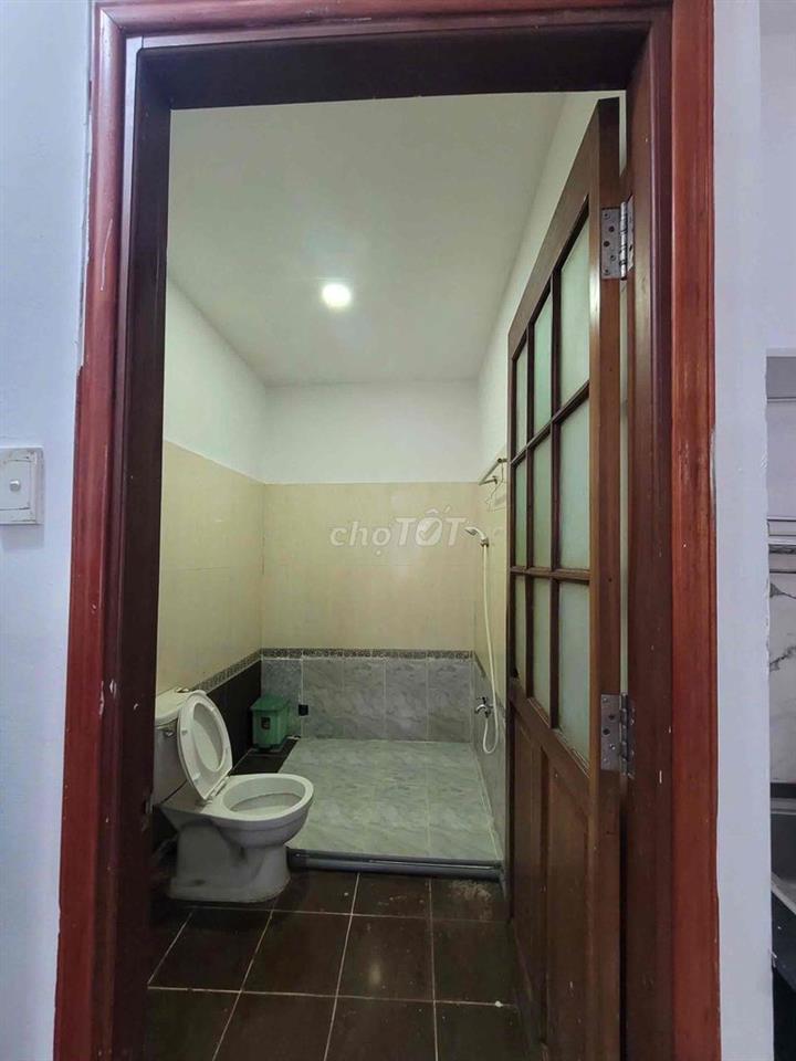 Phòng trọ ban công thoáng, đầy đủ nội thất