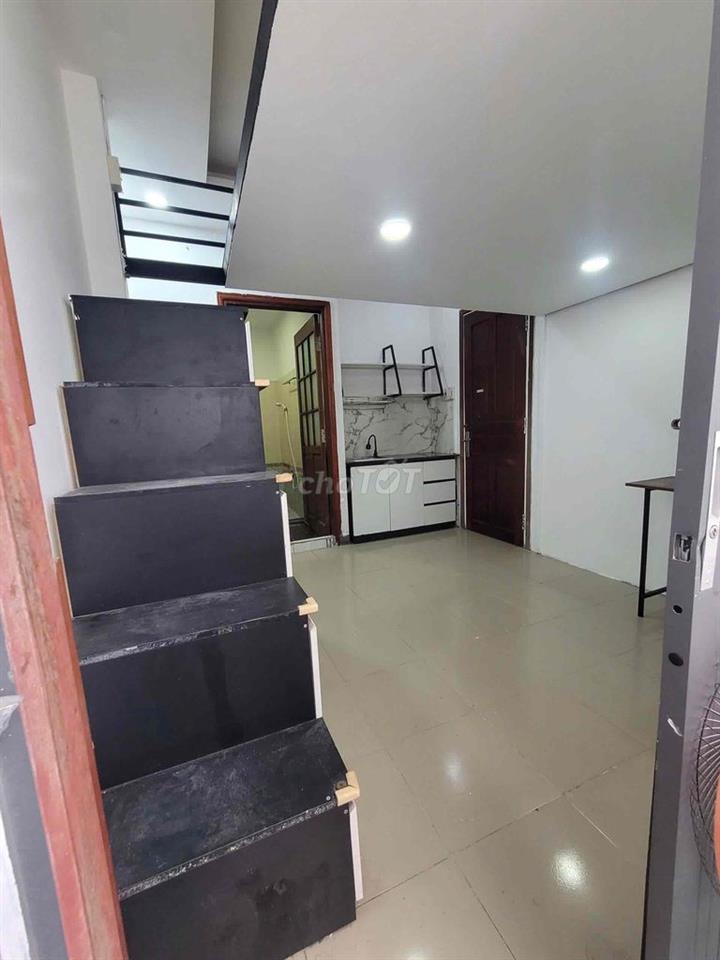 Phòng trọ ban công thoáng, đầy đủ nội thất