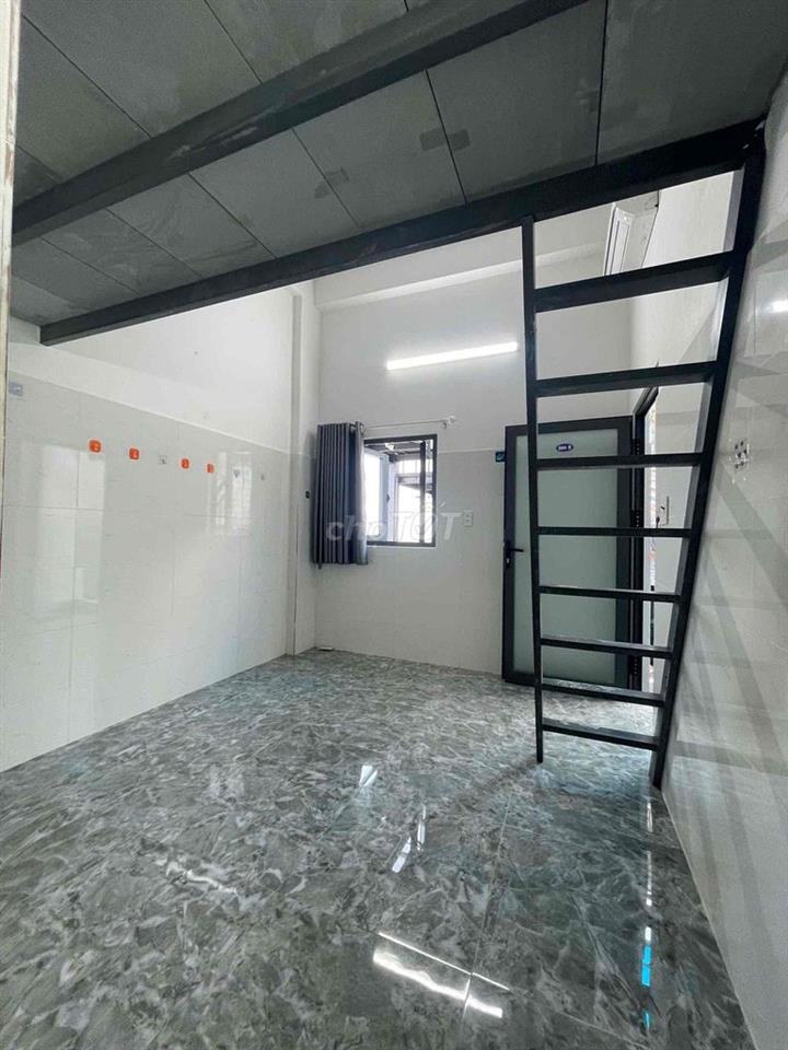Phòng Trọ Gác Cao Thoáng Mát Gần Emart