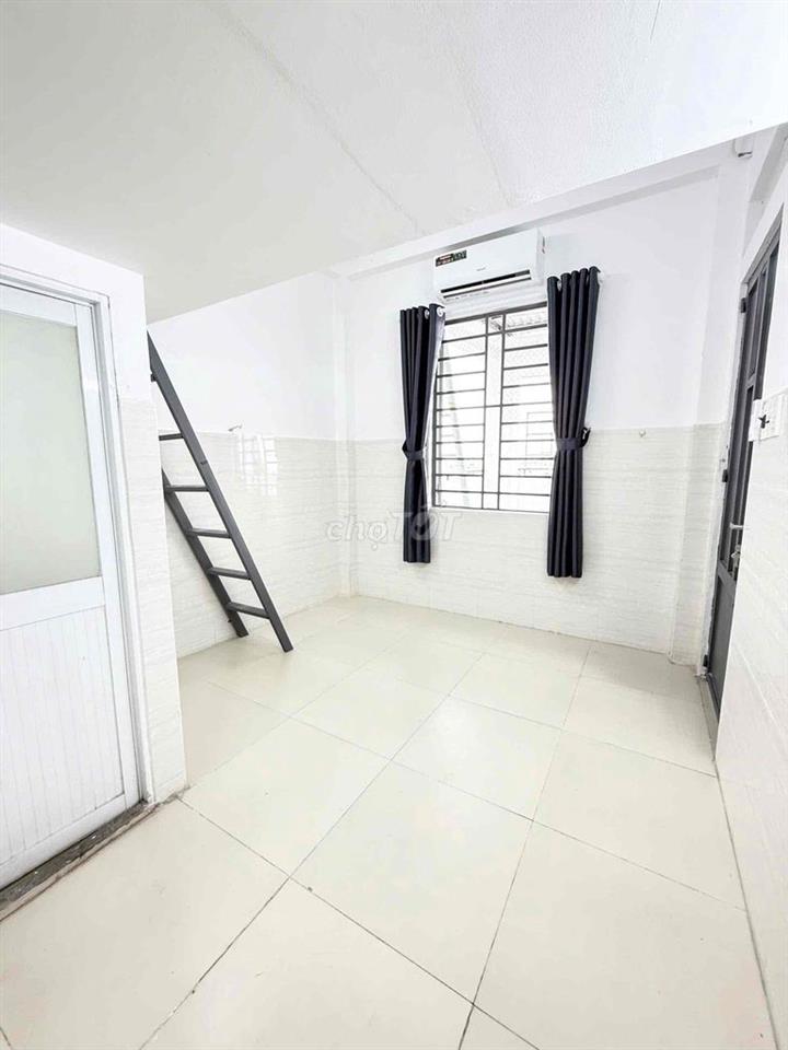 Phòng Trọ Duplex Ngay Gần Emart