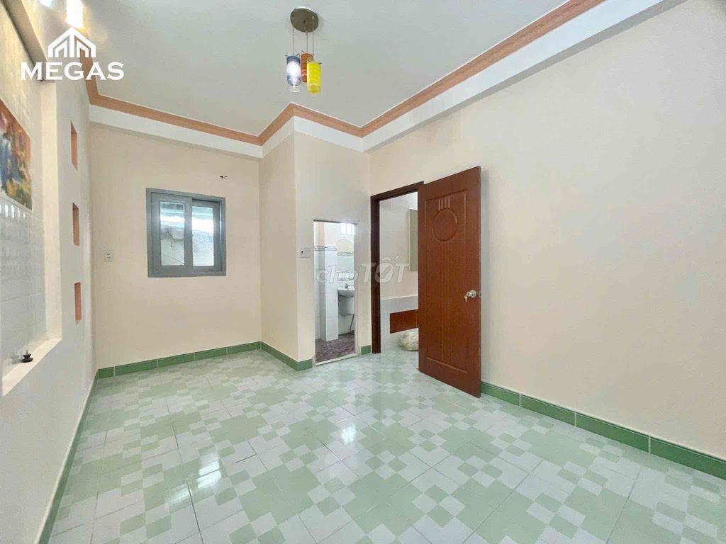 Phòng siêu rộng 25m2 - Sẵn máy lạnh - Điện 3k3 - Gần CVPM