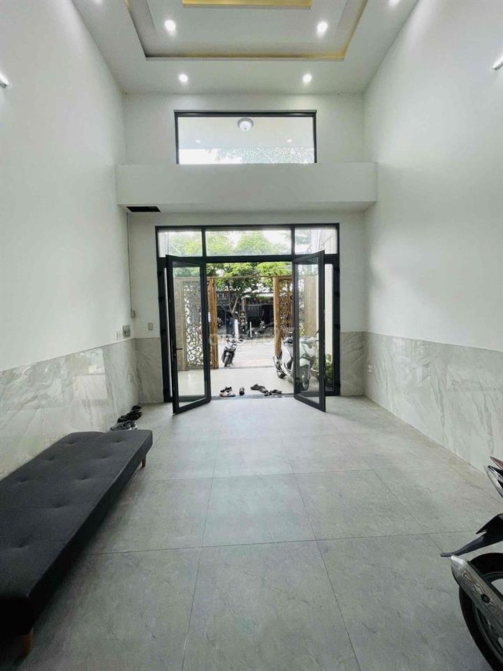 100M2 - Trệt Lửng - 2 WC - Giếng Trời