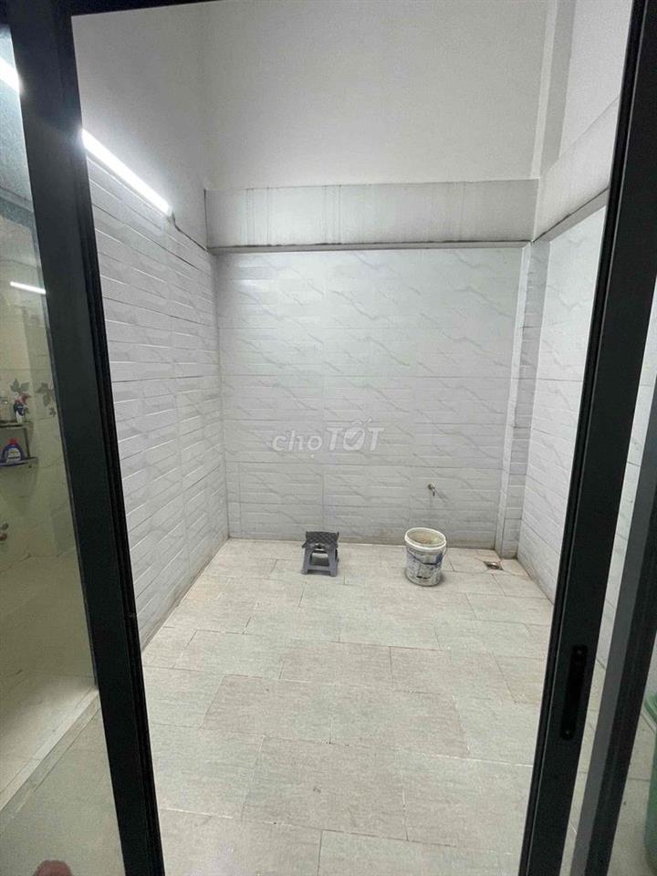 100M2 - Trệt Lửng - 2 WC - Giếng Trời