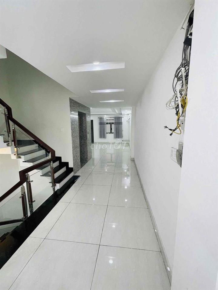 100M2 - Trệt Lửng - 2 WC - Giếng Trời