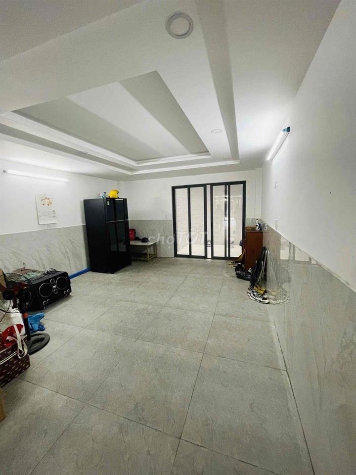100M2 - Trệt Lửng - 2 WC - Giếng Trời