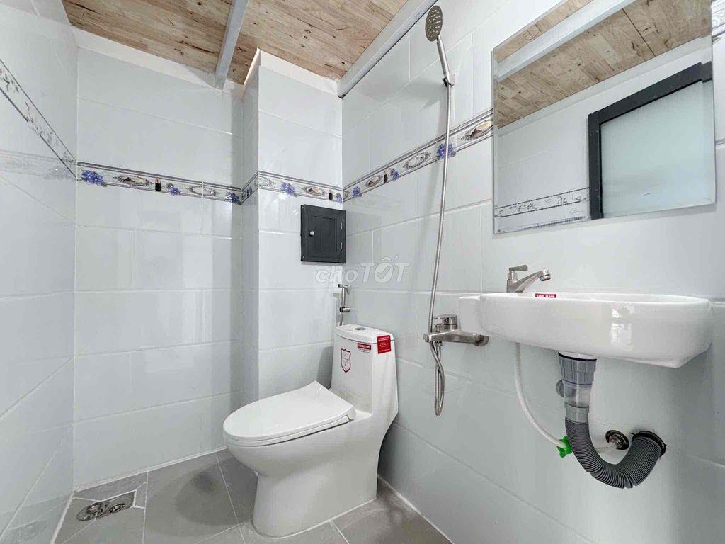 PHÒNG RỘNG GÁC CAO CỬA SỔ TRỜI FULL NỘI THẤT GẦN CÁC TRƯỜNG ĐH