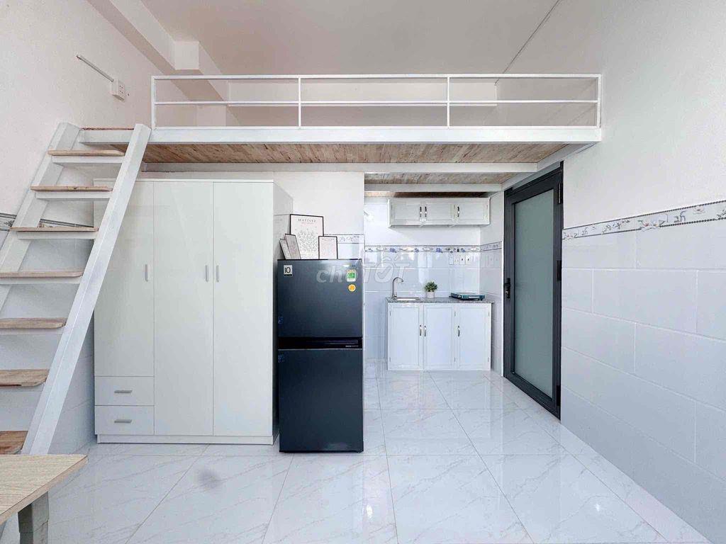 PHÒNG RỘNG GÁC CAO CỬA SỔ TRỜI FULL NỘI THẤT GẦN CÁC TRƯỜNG ĐH