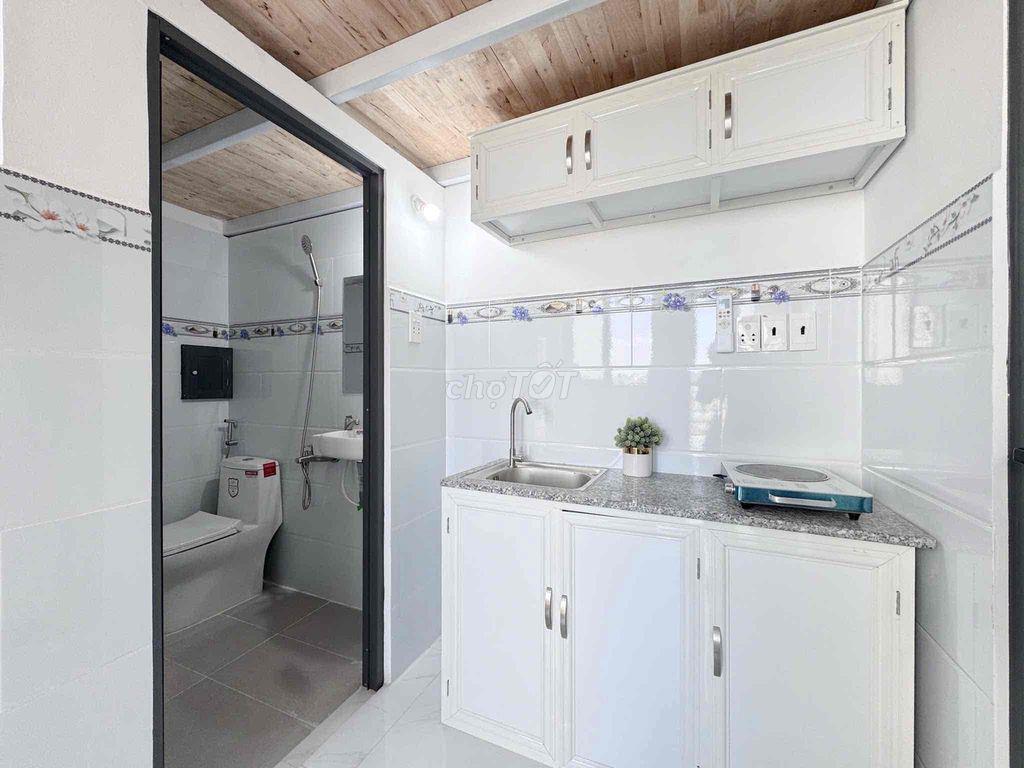 PHÒNG RỘNG GÁC CAO CỬA SỔ TRỜI FULL NỘI THẤT GẦN CÁC TRƯỜNG ĐH