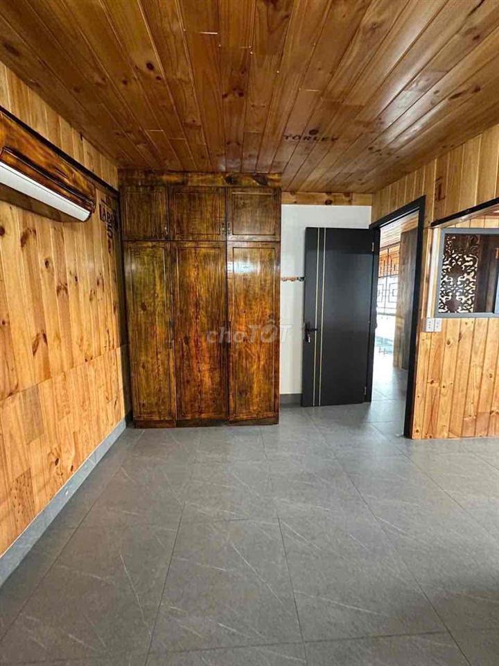 CHO THUÊ PENTHOUSE KHÔNG GÁC – CÓ SÂN THƯỢNG – THOÁNG MÁT