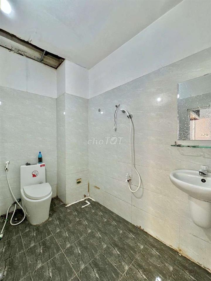 PHÒNG TRỌ CÓ GÁC GẦN ĐH IUH, VLU, GIA ĐỊNH KHÔNG TĂNG GIÁ MÙA CAO ĐIỂM