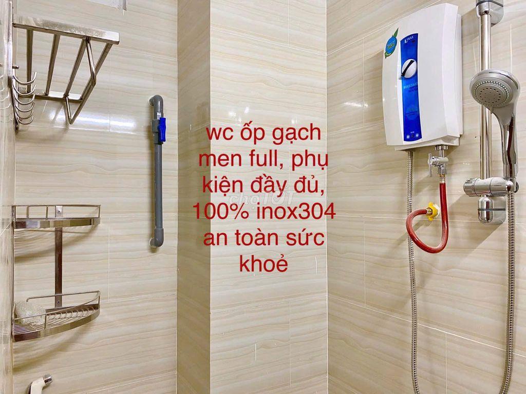 Trên đường Dương Quảng Hàm gần ĐH Văn Lang và IUH