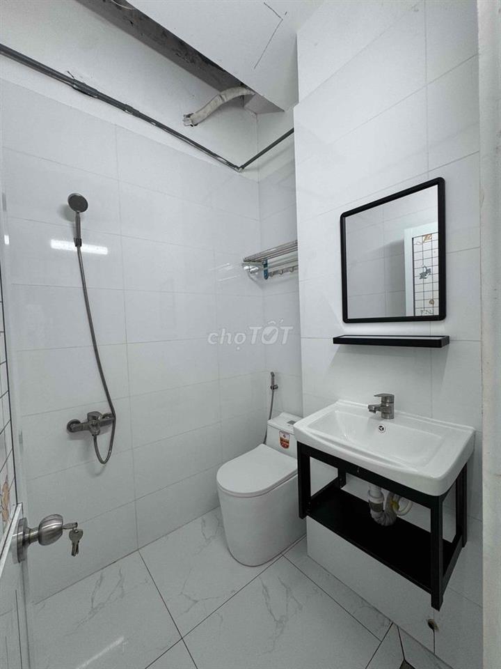 Phòng ngay Tân Sơn có gác tại Hoàng Bật Đạt, phường Tân Sơn. chỉ 3tr5