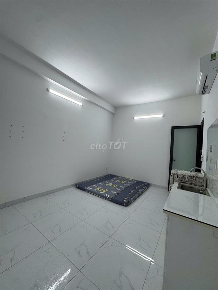 PHÒNG STUDIO RỘNG 25M2 HOÀNG BẬT ĐẠT, TÂN BÌNH - PHÍ CỰC RẺ CHỈ 3TR8