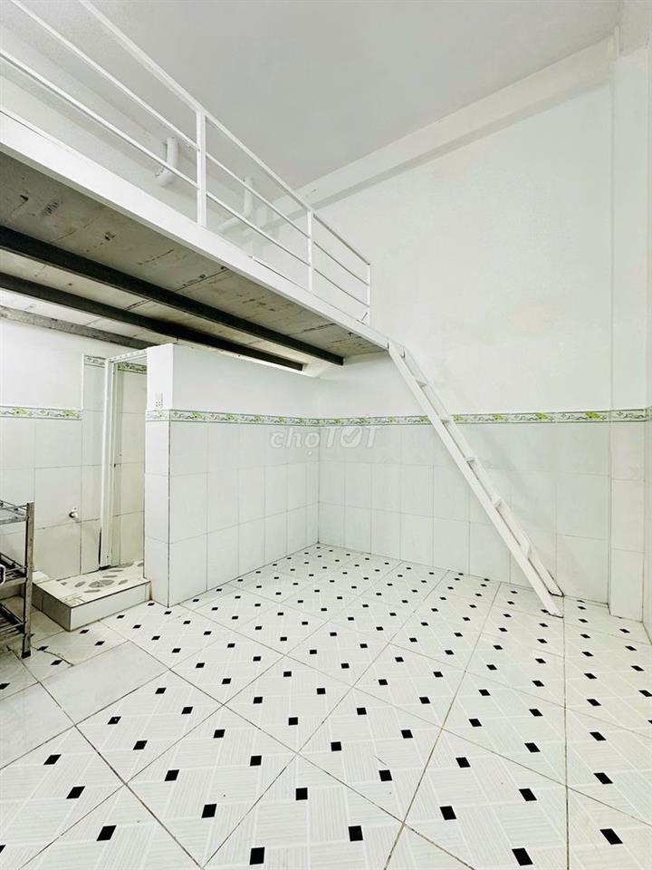 PHÒNG GÁC CAO KHÔNG ĐỤNG ĐẦU KHU DƯƠNG QUẢNG HÀM - CHỈ 3TR2
