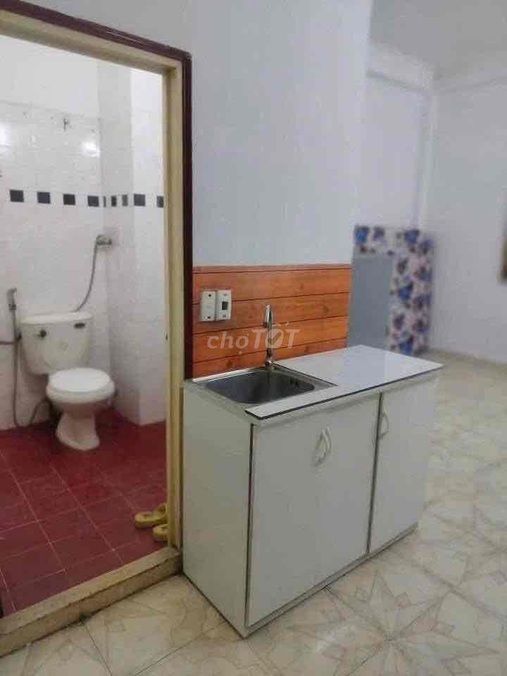 PHÒNG CHO THUÊ ,WC RIÊNG ,NGAY CHỢ TSN ,CV GIA ĐỊNH ,ĐH GIA ĐỊNH ,BV75