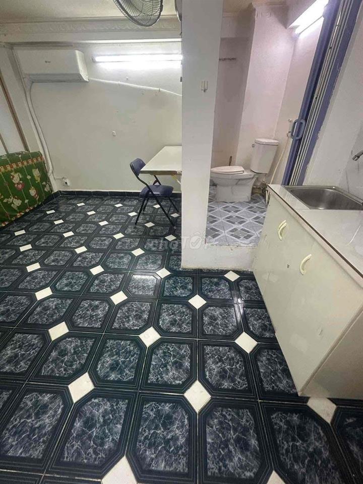 PHÒNG MÁY LẠNH LẦU 1 ,NGAY CHỢ TÂN SƠN NHẤT ,ĐH GIA ĐỊNH ,CÔNG VIÊN GĐ