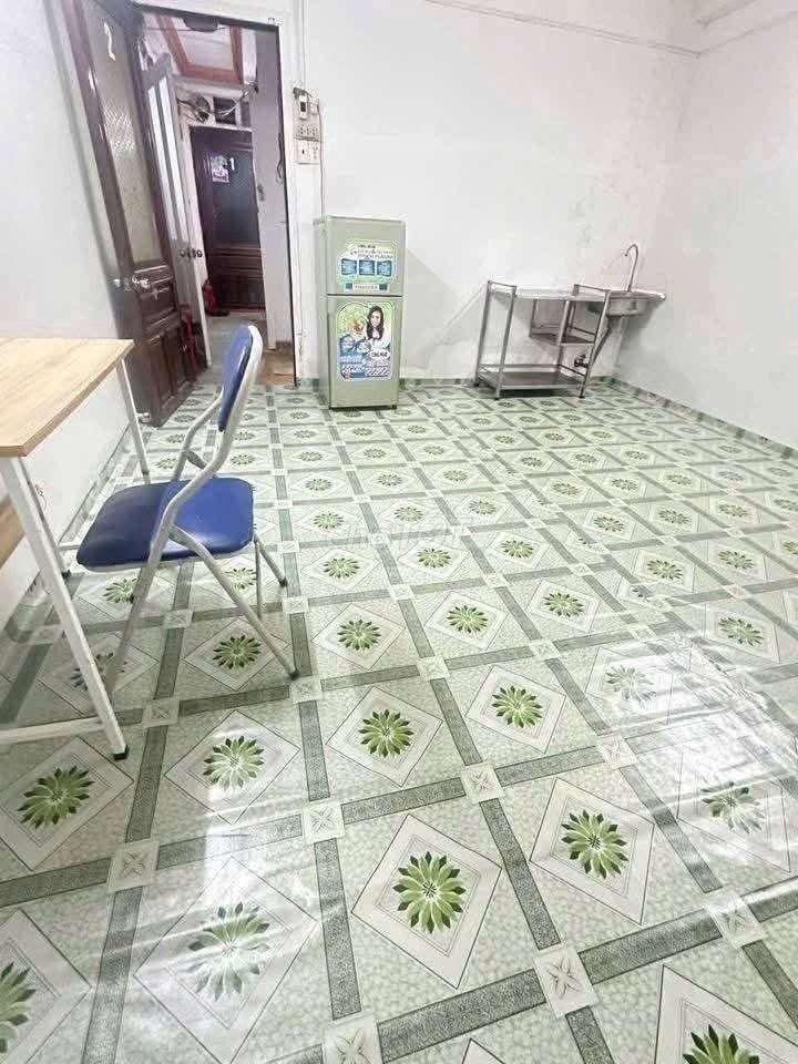 PHÒNG CỬA SỐ 4 CÁNH  ,LẦU 1 ,ĐH GIA ĐỊNH ,CVGIA ĐỊNH ,CHỢ TSN ,ĐHCN4