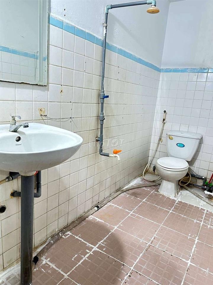 PHÒNG CỬA SỐ 4 CÁNH  ,LẦU 1 ,ĐH GIA ĐỊNH ,CVGIA ĐỊNH ,CHỢ TSN ,ĐHCN4