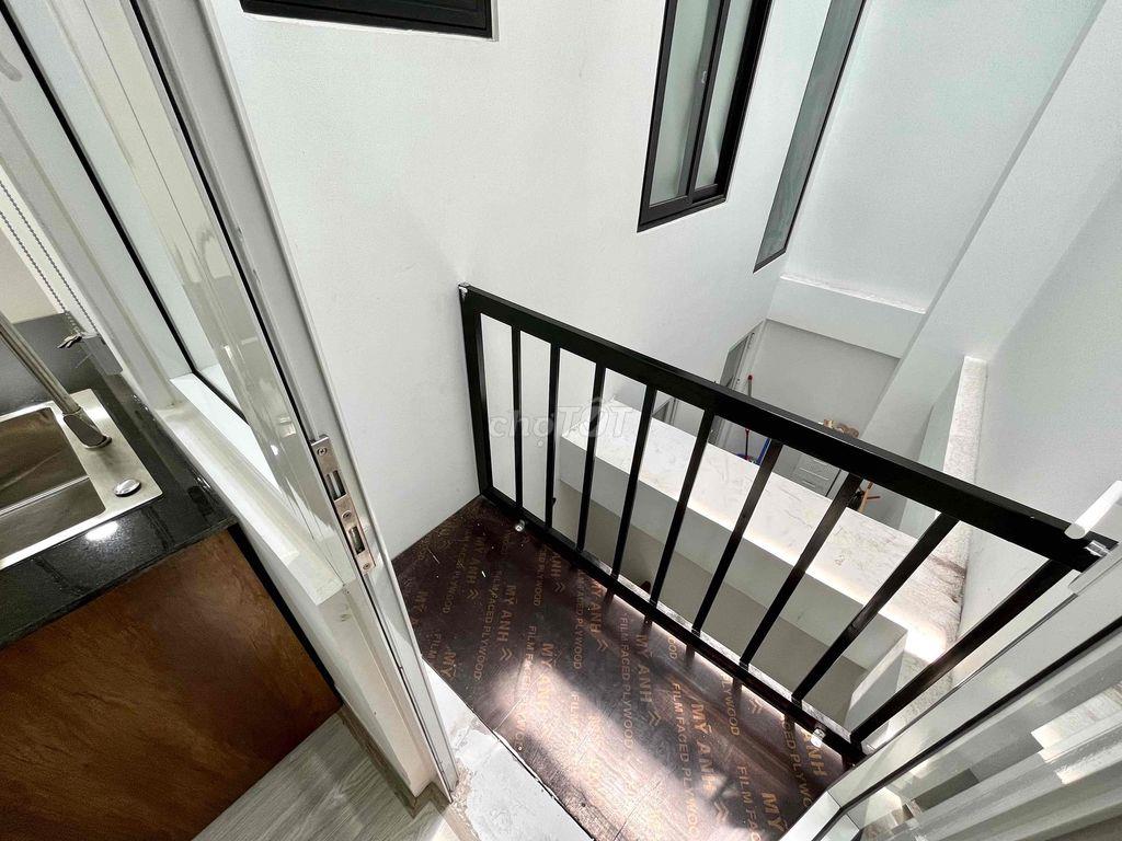 STUDIO BAN CÔNG LỚN FULL NT