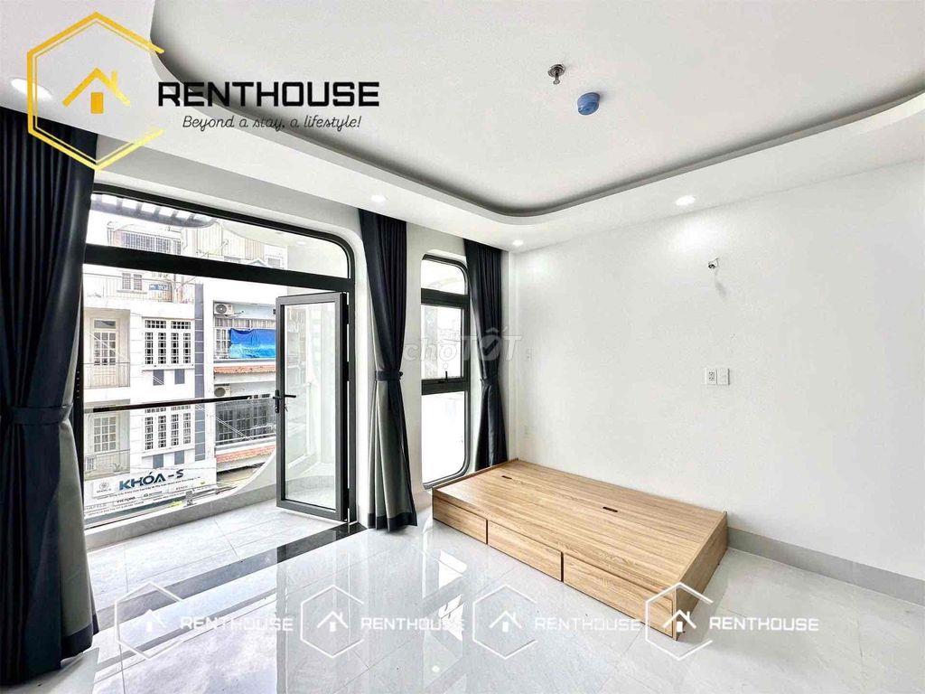 Studio ban công đầy đủ nội thất