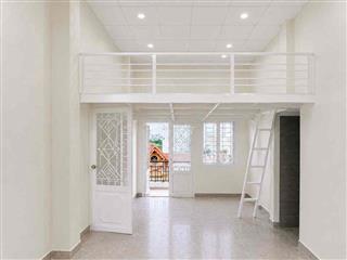 BAN CÔNG CỬA SỔ TRỜI NGAY DƯƠNG QUẢNG HÀM