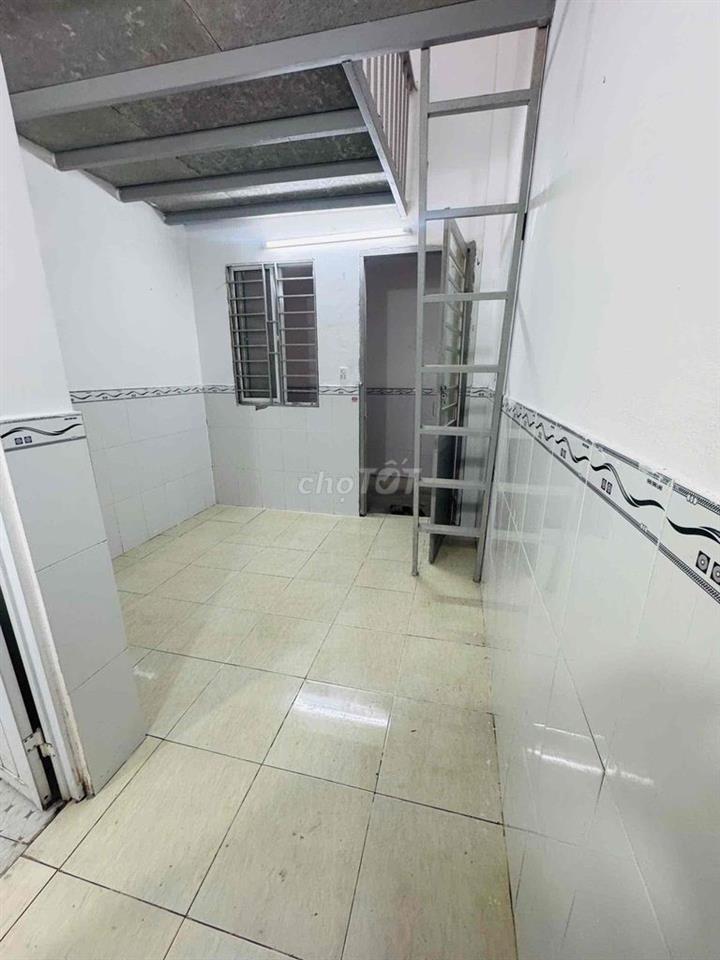 Phòng Ngay Lê Văn Việt với Hoàng Hữu Nam, Quận 9, cách Ngã Ba Mỹ Thàn