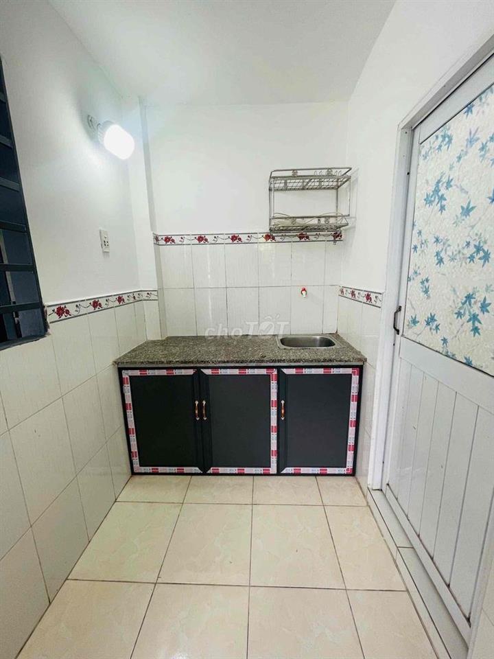 Phòng mới thoáng ngay cổng ĐH Kinh Tế Luật, Ngay Làng ĐH Quốc Gia