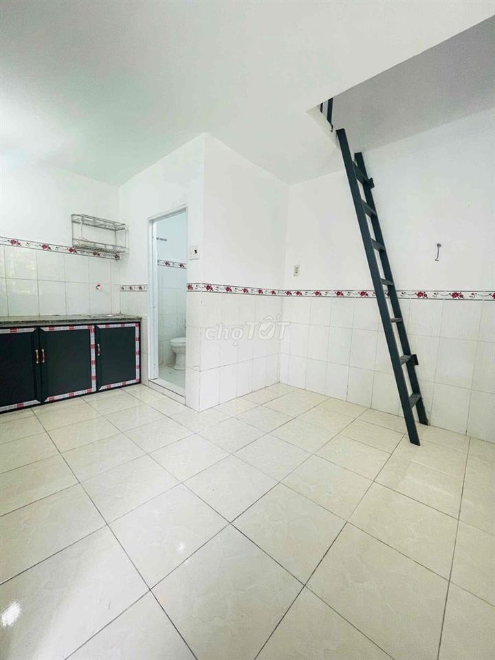 Phòng mới thoáng ngay cổng ĐH Kinh Tế Luật, Ngay Làng ĐH Quốc Gia