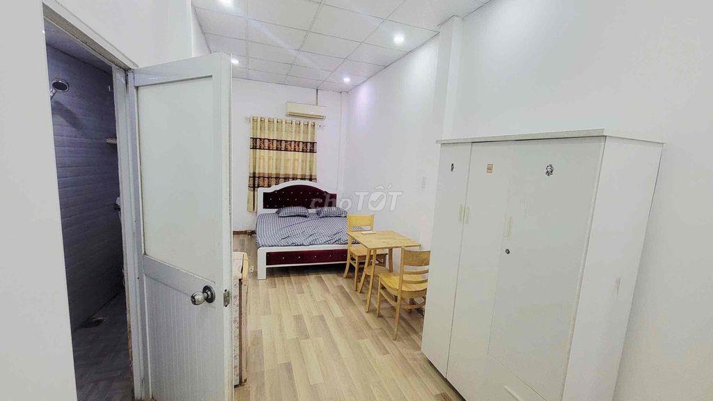 cho thuê nguyên tầng 1 có ban công như hình