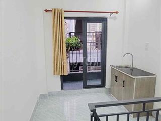 cho thuê nguyên tầng 1 có ban công như hình