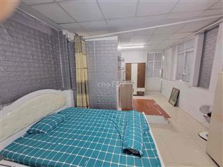 cho thuê phòng ban công rộng cây trâm  ngay công viên làng hoa
