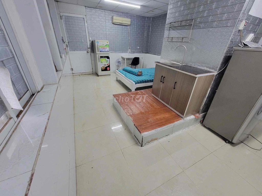 cho thuê phòng ban công rộng cây trâm  ngay công viên làng hoa