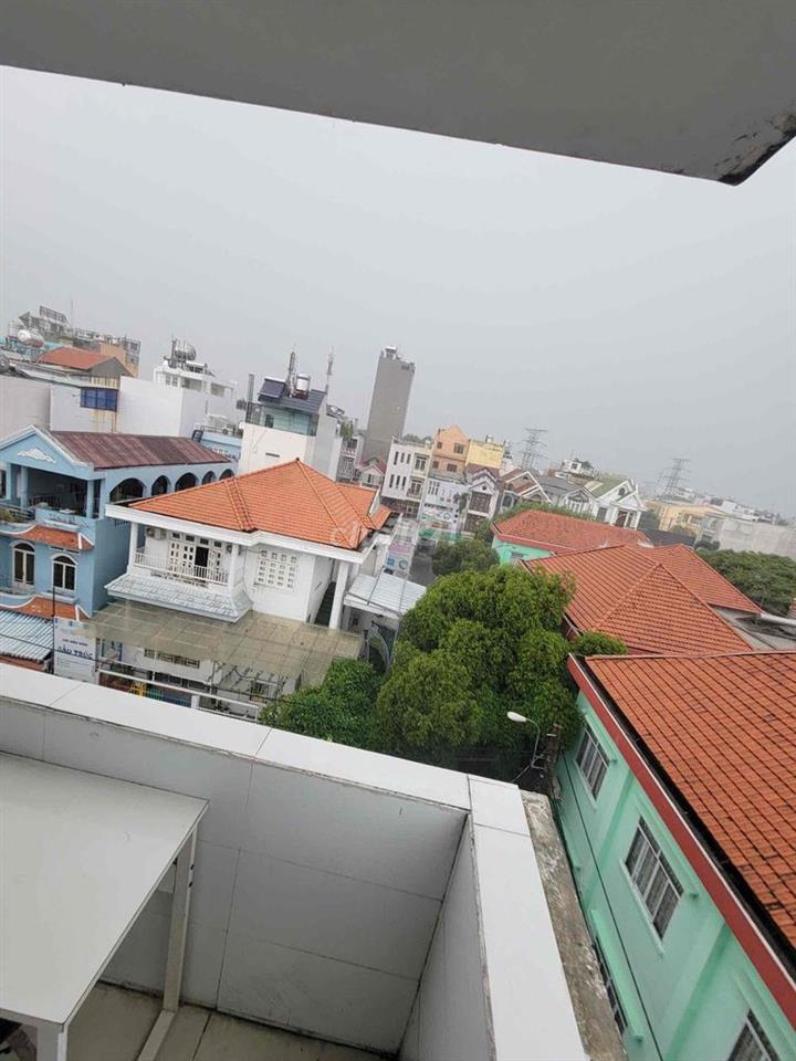 cho thuê phòng ban công rộng cây trâm  ngay công viên làng hoa
