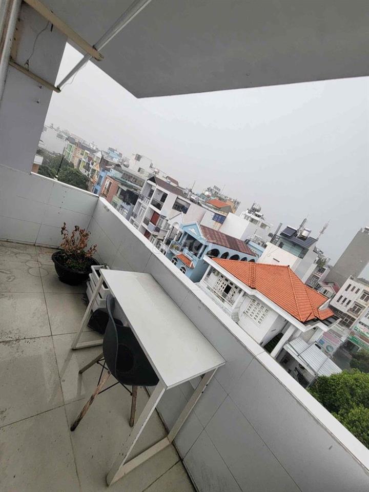 cho thuê phòng ban công rộng cây trâm  ngay công viên làng hoa