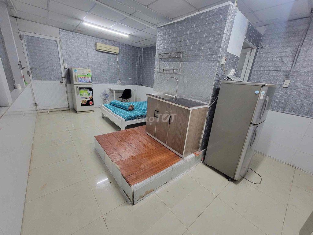cho thuê phòng ban công rộng cây trâm  ngay công viên làng hoa
