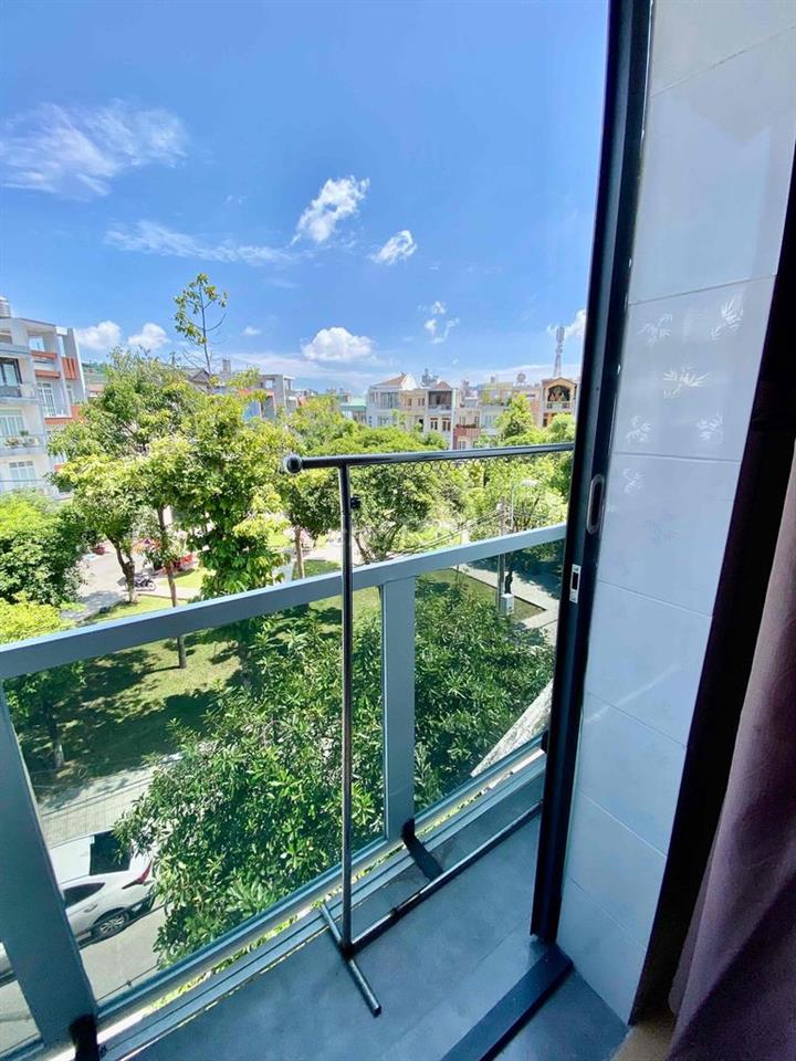 Phòng ban công máy giặt riêng view đẹp có KM