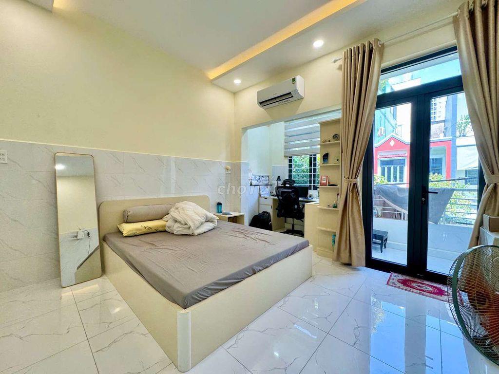 PASS LẠI PHÒNG STUDIO - BAN CÔNG TO - FULL NỘI THẤT - NGAY ĐẠI HỌC UTH