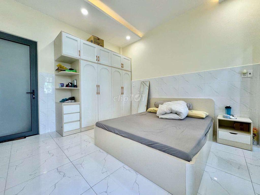 PASS LẠI PHÒNG STUDIO - BAN CÔNG TO - FULL NỘI THẤT - NGAY ĐẠI HỌC UTH