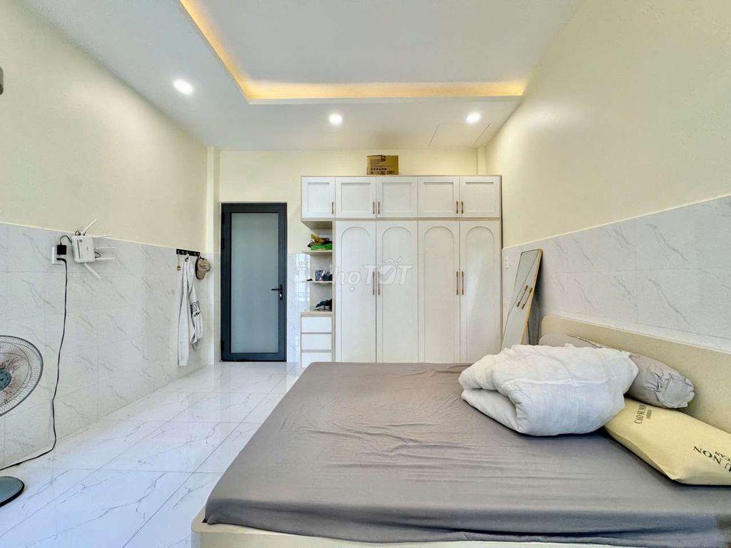 PASS LẠI PHÒNG STUDIO - BAN CÔNG TO - FULL NỘI THẤT - NGAY ĐẠI HỌC UTH