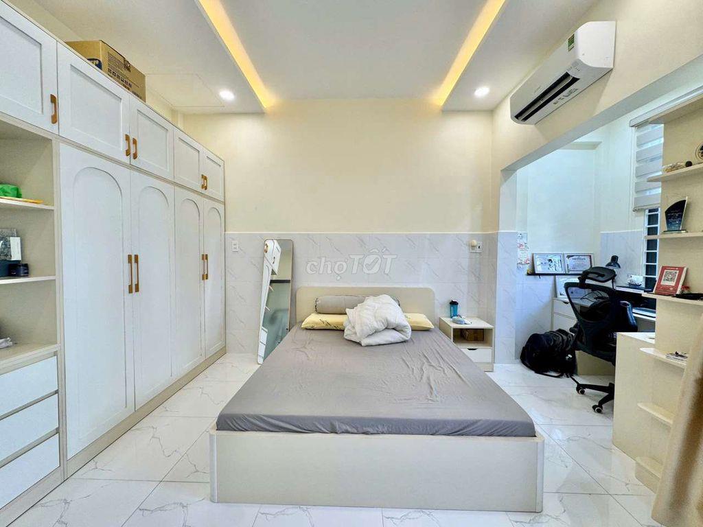 PASS LẠI PHÒNG STUDIO - BAN CÔNG TO - FULL NỘI THẤT - NGAY ĐẠI HỌC UTH