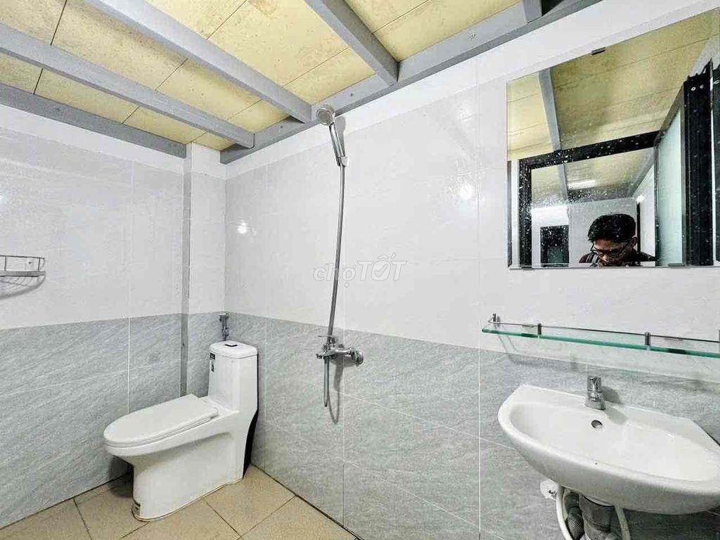 PHÒNG TRỌ GIÁ RẺ HSSV 30m2 GÁC CAO SÁT IUH - VLU GẦN SÂN BAY