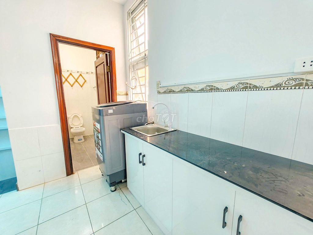 KTX NAM NỮ THUẬN TIỆN QUA IUH, VLU 
